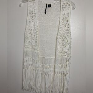 So It Is (Sz M) Cream Crochet Stretch Sleevele Open Front Fringe Trim Boho Vest